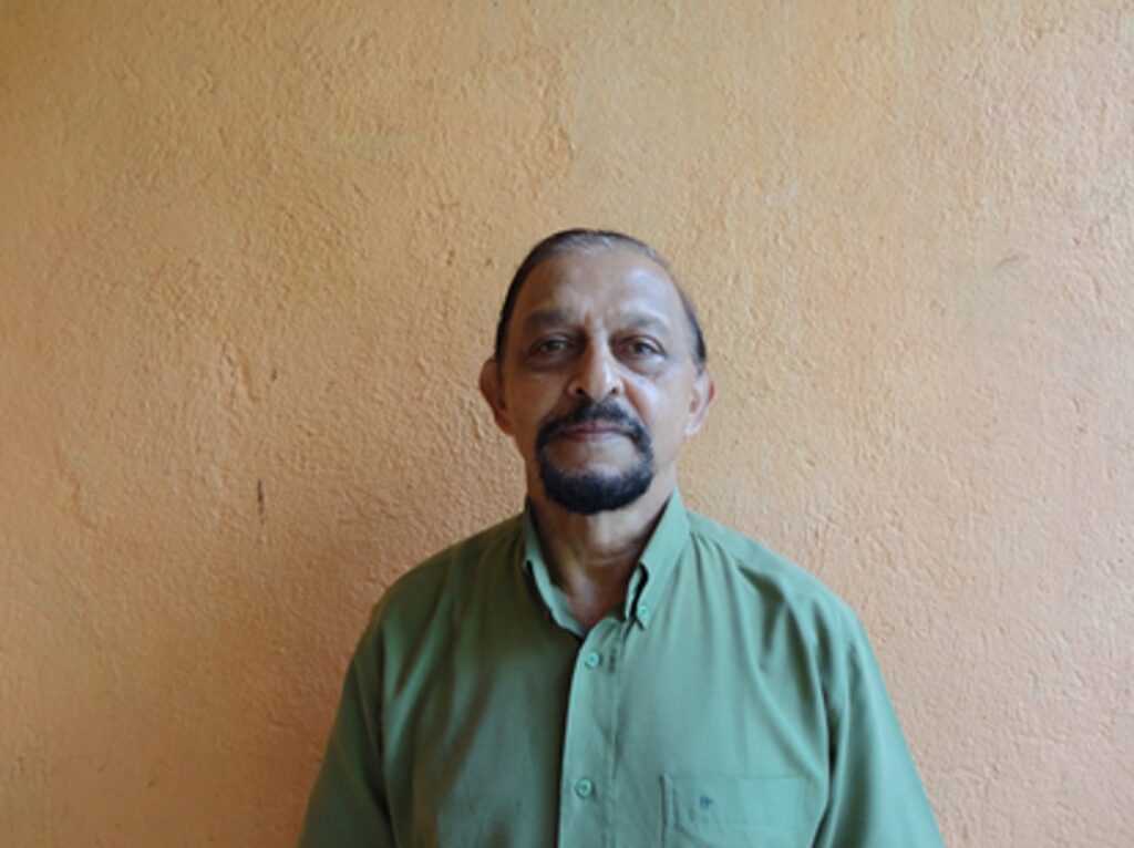 මේ දවස් වල කොළ රොඩු ගිනි තියන්නෙත් බලාගෙනයි!