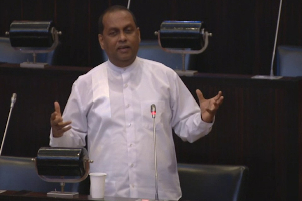 මහින්ද අමරවීර ගෙන් පාර්ලිමේන්තුවේ දී ආයිමත් “රිලා” කතාවක් !