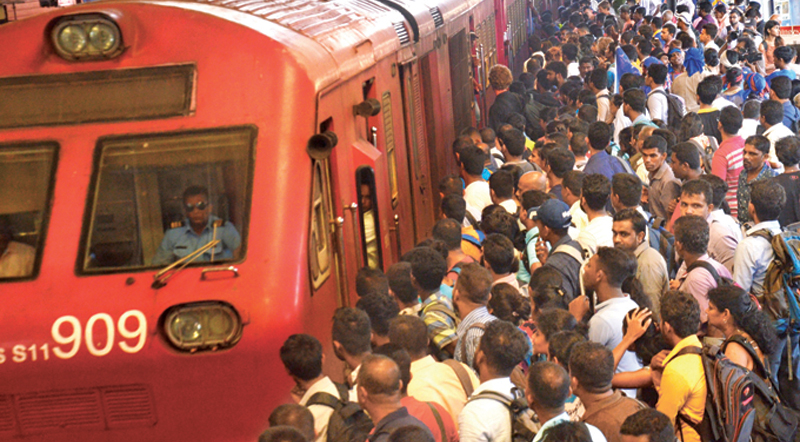 දුම්රිය රියැදුරු වර්ජනය නිමයි; දුම්රිය අධිකාරියටත් “සිග්නල් වැටෙයි”