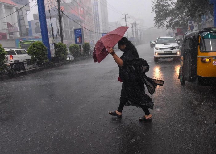 අදත් තැනින් තැනට වැසි