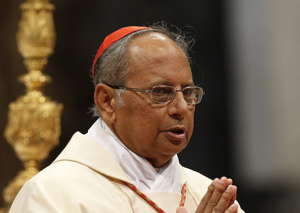 ජනතාව සදාචාරවත් කරන්න කහ සිවුරු සුදු ලෝගු එක් විය යුතුයි