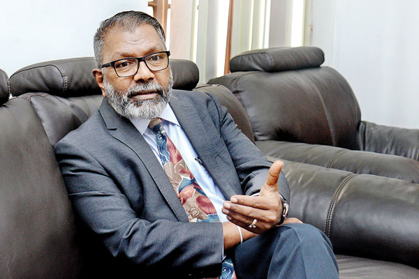 නවක වදය ගැන සොයන්න රාත්රියේ සරසවි නේවාසිකාගාර පිරික්සති