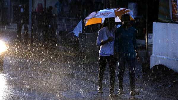 අදත් සවස 2න් පසු තරමක තද වැසි