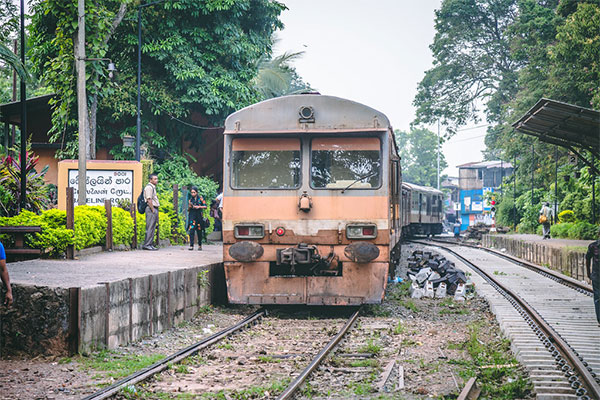 කැලණිවැලි මාර්ගයේ දුම්රිය ධාවනයට බාධා