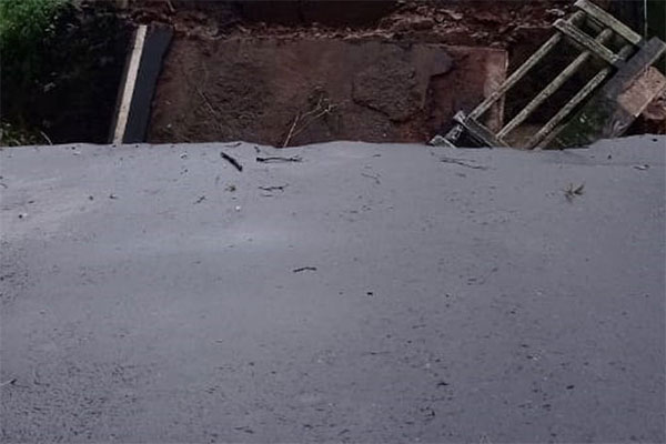 මහියංගනය පාලමක් කඩා වැටෙයි