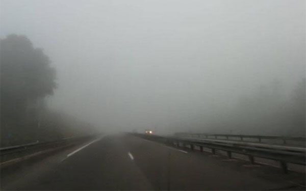 දක්ෂිණ අධිවේගයේ දැඩි මීදුමක්