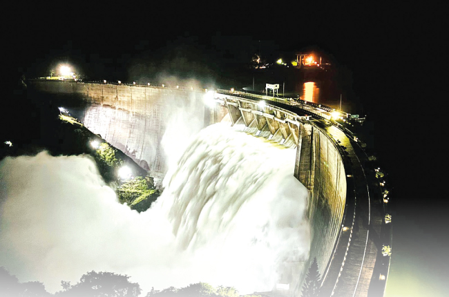 වික්ටෝරියා ජලාශයේ වාන් දොරටු අටම විවෘත වෙයි