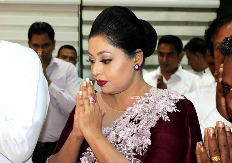 සනත් නිශාන්තගේ බිරිඳ;චමරී පාර්ලිමේන්තුවට ?