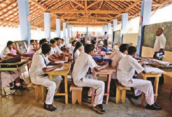 වාර අවසානයේ පාසල්වල ‘ගුරු පඬුරු’ තහනම්