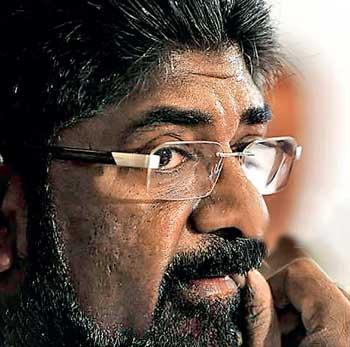 කෙහෙලිය ඇත්තටම ලෙඩින් ද සොයන්න වෛද්‍යවරු හත් දෙනෙක්