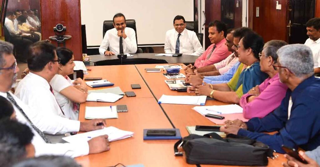 සෞඛ්‍ය වෘත්තීය සමිති සන්ධානයේ ඉල්ලීම් සළකා බැලීමට විශේෂ කමිටුවක්