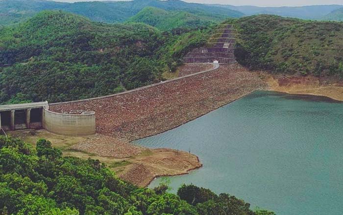සමනල වැව ජල කාන්දුව නවත්වන්න බැහැ; ඇතුලෙන් “වෙන වැඩක්” යනවා