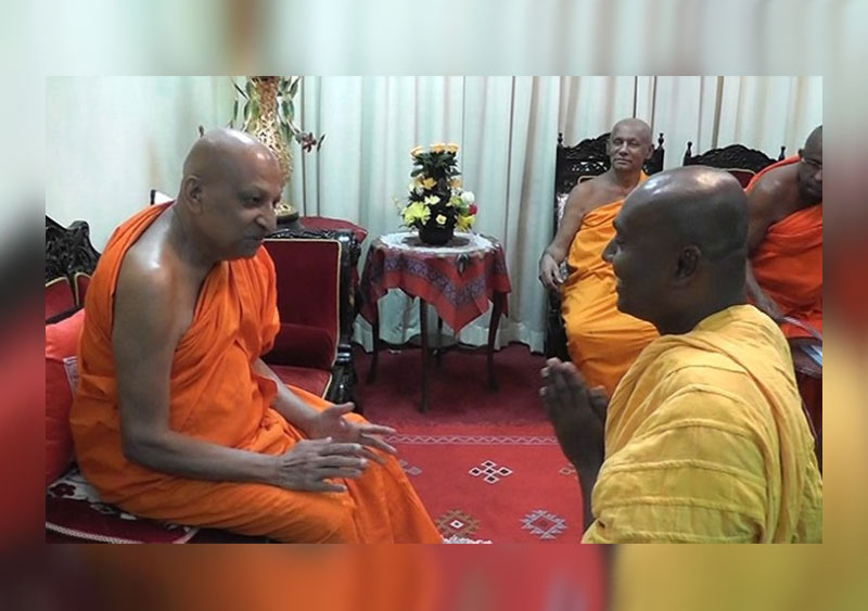 පිටිදුවේ සිරිධම්ම හිමියන් මල්වතු පාර්ශ්වයේ සාමාජිකත්වයෙන් නෙරපන්නැයි ඉල්ලීමක්