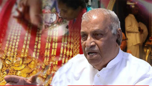 රන් තැටි සොරකමට චෝදනා ලැබූ කපුවන් දෙදෙනකු ගේ “වැඩ තහනම්”