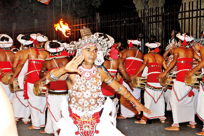 උඩරට වෙස් ඇඳුම ලෝක උරුමයක් කරන්න තීරණයක්