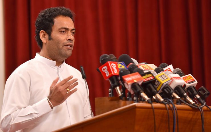 උමා ඔය ආශ්‍රිත භූමියේ ඉරිතැලීම් මත හටගන්නා ජල ගැලීම් කතා බොරු