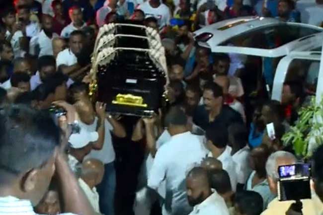 පාලිත තෙවරපෙරුම ගේ අන්තිම ඉල්ලීම ඉටු නොවේ;අවසන් ගෞරවයට විශාල පිරිසක්