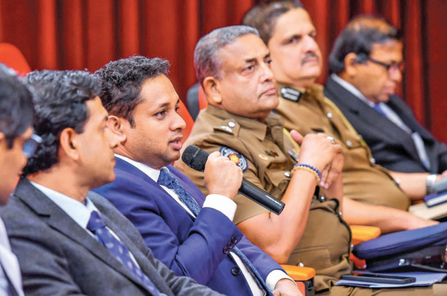 අලුත් අවුරුදු උත්සව සමයේ අනතුරු අවම කර ගන්න – ආණ්ඩුව ජනතාවගෙන් ඉල්ලා සිටී