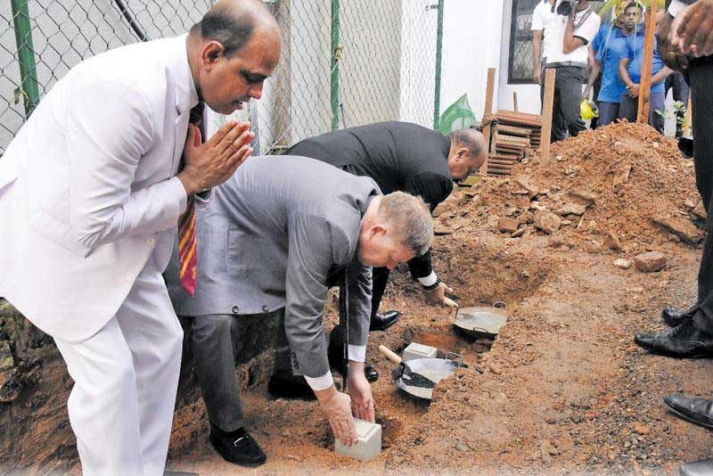 හරිත පාසල් සංකල්පයට කොළඹ ආනන්දය මුල පිරූ වගයි