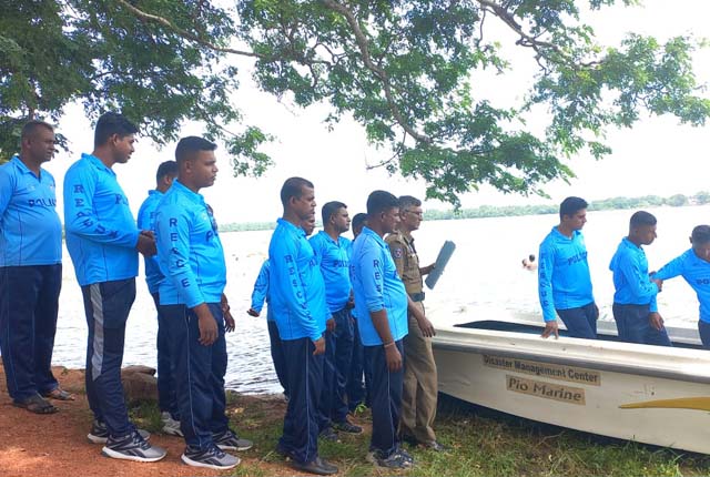 අනුරපුර එන බැතිමතුන් දිය රකුසාගෙන් බේරා ගන්න පොලීසියේ තුන්සිය පනහක්