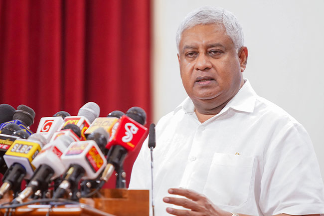 යුද හමුදා වැටුපට සමාන ලෙස පොලිසියේ වැටුප් ඉහළ දානවා