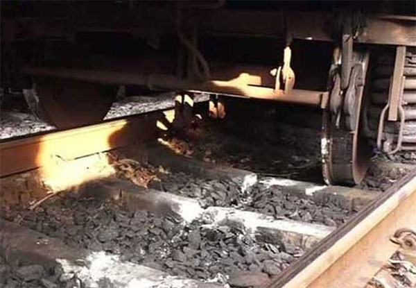 දුම්රියක් පීලි පනී