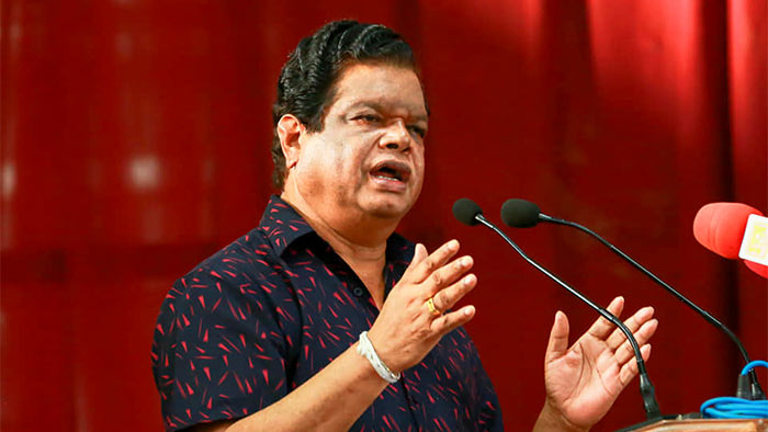දුම්රිය දැන් අත්‍යවශ්‍ය සේවයක්; වර්ජනය කළොත් ගෙදර තමයි