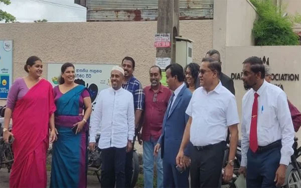 අනුර කුමාර ඇප තැන්පත් කරයි