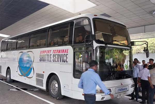 ගුවනින් එන මගීන්ට පහසුවෙන් යන්න බස් රථ සේවයක්