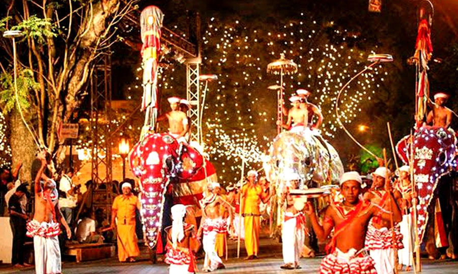 මහ­නු­වර පළමු කුඹල් පෙර­හර අද