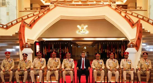 ආරක්‍ෂක ලේකම් සිය පළමු යුද හමුදා මූලස්ථාන සංචාරයට එක්වෙයි