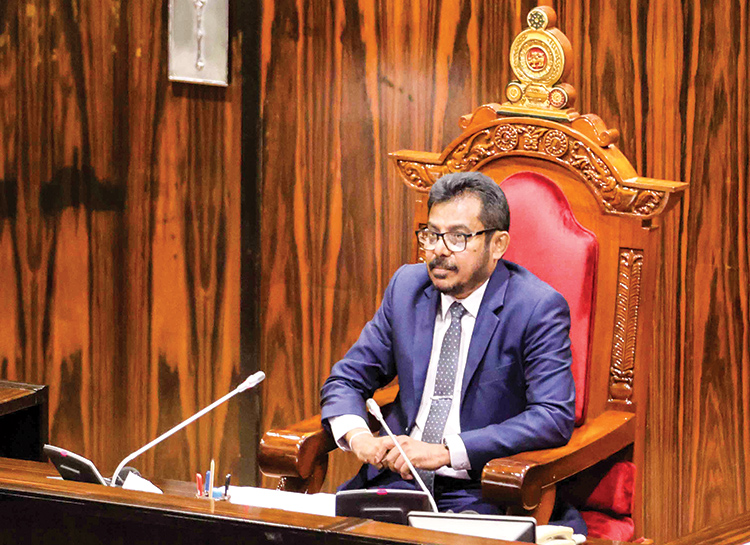 රන්වලගේ ආචාර්ය උපාධි සහතිකය ගේන්න සමීපතමයෙක් ජපන් යයි