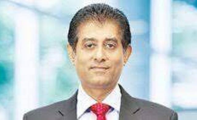 ලක්‍ෂ දහ තුනක රාජ්‍ය සේවකයන් ලක්ෂ හත හමාරක් දක්වා අඩු කළ යුතුයි
