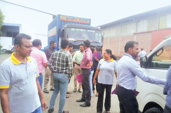 පාරිභෝගික අධිකාරිය පොලොන්නරු සහල් මෝල් පරීක්ෂාවක