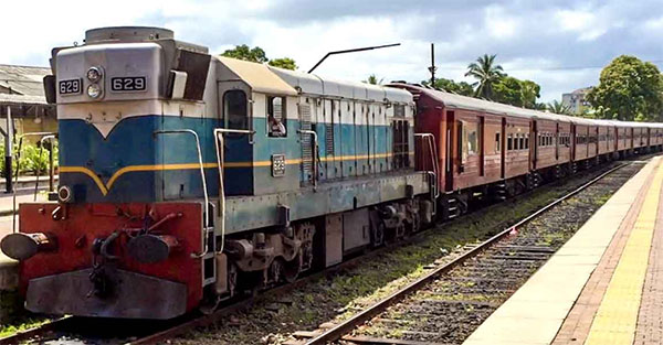 පොසොන් උත්සවය වෙනුවෙන් නොමිලයේ දුම්රිය ගමන්වාර රැසක්