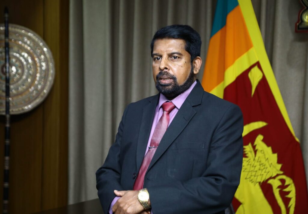 ඇමති චන්දන අබේරත්න ගේ කුකුළු මස් විහිළුව විහිළුවක්ම නොවේ