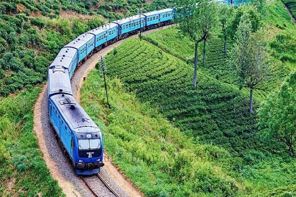 උඩරට දුම්රිය මාර්ගයේ දුම්රිය ධාවනයට බාධා