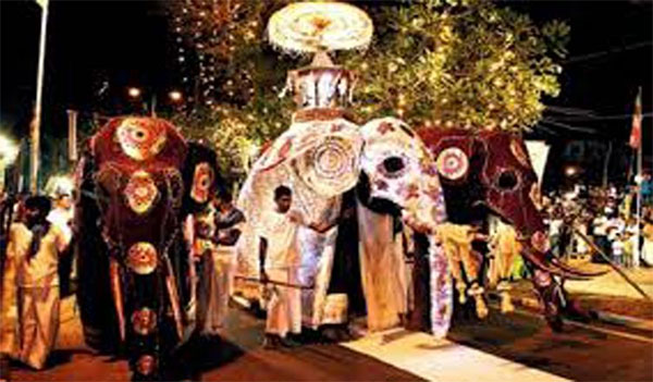 ගංගාරාම නවම් මහා පෙරහැර අද රාත්‍රියේත් වීථි සංචාරය කෙරේ