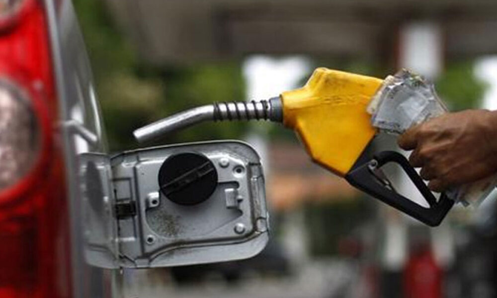 අද මැදියම් රැයේ සිට ඉන්ධන මිලේ අඩුවක්?