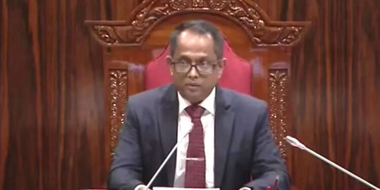 කතානායකට කතානායකකම පැටලිලා!