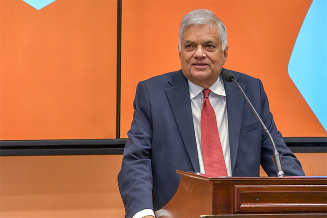 රනිල් අද අල්ලස් කොමිසම හමුවට