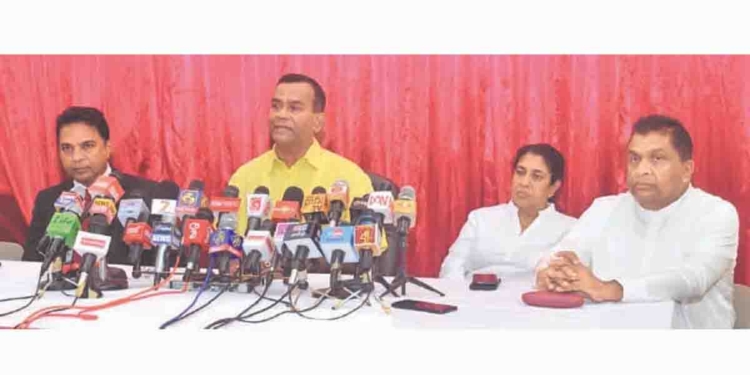 විප­ක්ෂ­යට බහු­තරය හිමි පළාත් පාලන ආය­ත­න­වල බලය ගන්න විපක්ෂය එක් වෙති
