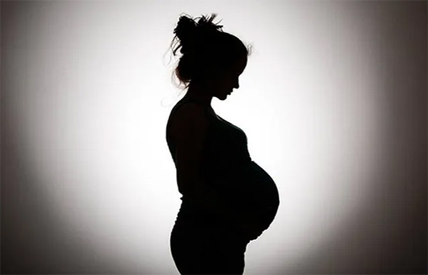 පාසල් දැරිවියන් ගැබ් ගැනීම ශීඝ්‍රයෙන් ඉහළට