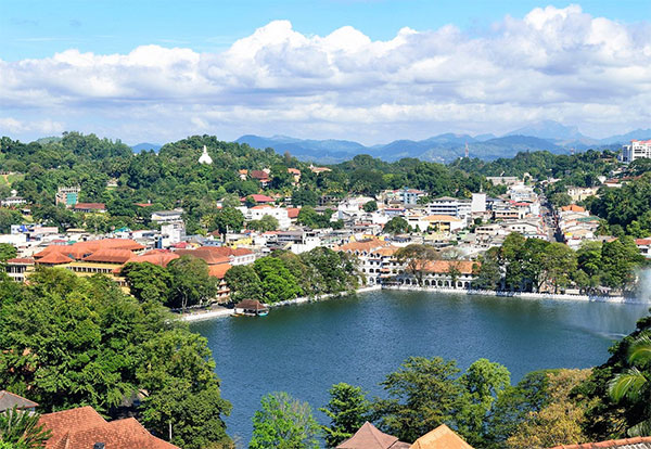 මහනුවරට යන අයට විශේෂ මතක් කිරීමක්