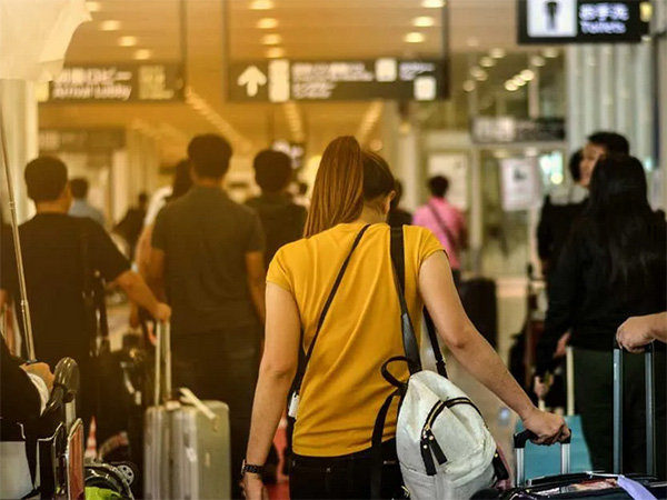 ගෙවුණු සති 03 තුළ සංචාරකයන්ගේ පැමිණීමේ කැපී පෙනෙන වර්ධනයක්