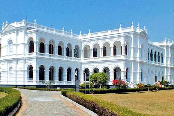 කෞතුකාගාර විවෘතව තබන වේලාවන් සහ දින වෙනස් වෙයි