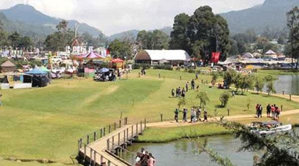 දීර්ඝ නිවාඩුවත් සමග නුවරඑළියට විශාල සංචාරකයන් පිරිසක්