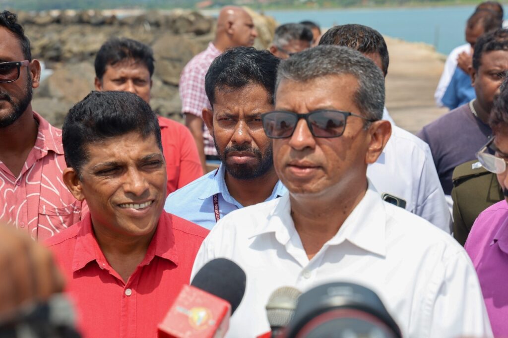 “පළාත් සභා ඕනේ නැහැනෙ. ඔහොම යාවිනෙ යන විදිහට”