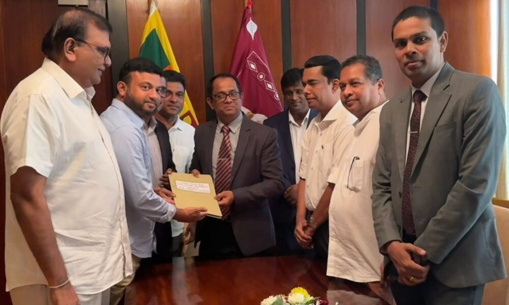 ආරක්ෂක නියෝජ්‍ය අමාත්‍ය වරයාට එරෙහි විශ්වාස භංගයක්