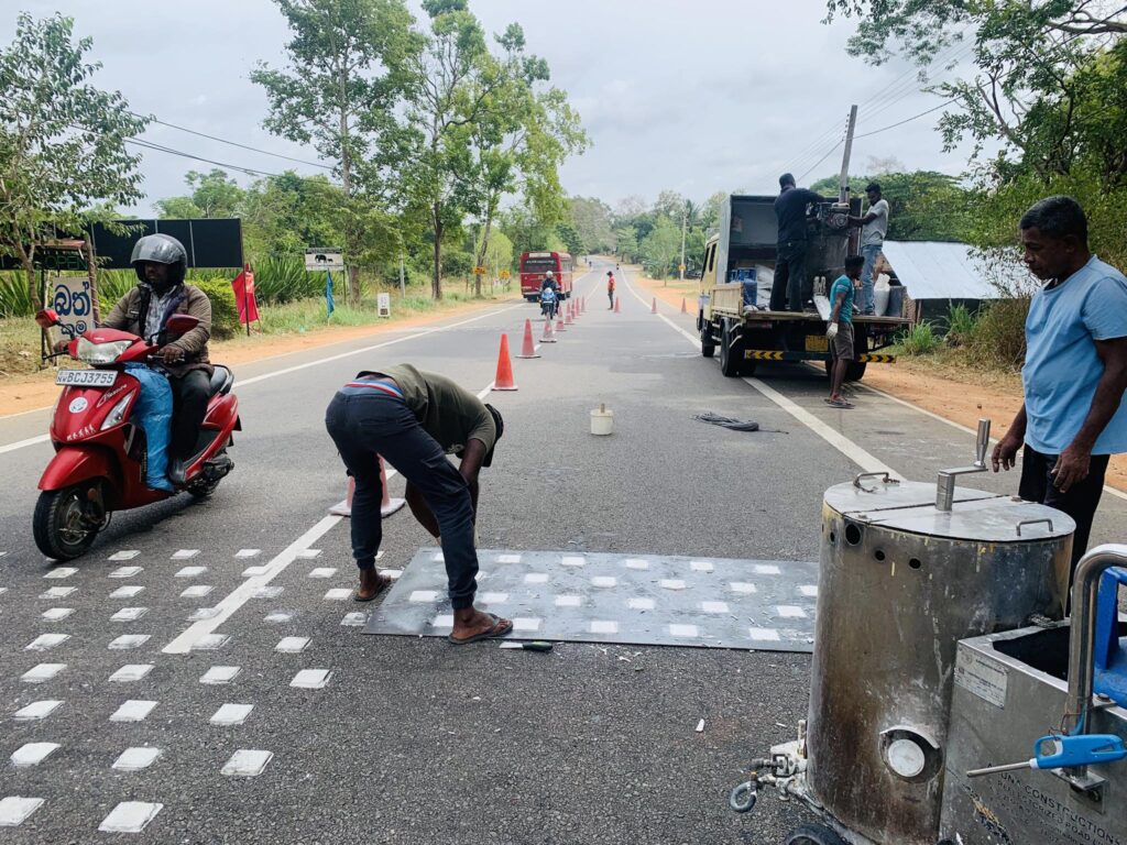 ගැටදිවුල වන අලි හුවමාරුව අසල වේග බාධක  ලකුණු කෙරේ